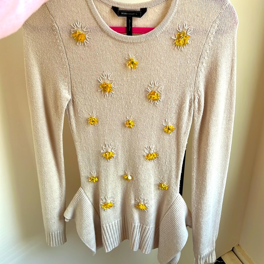 Fashionable cream color sweater.